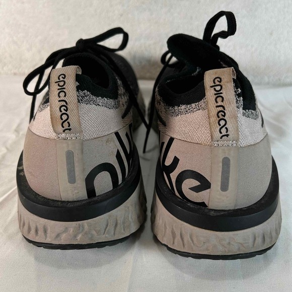 Nike Epic React Flyknit Running Shoes Sneakers Black Athletic Womens Size 11 - Picture 4 of 15
